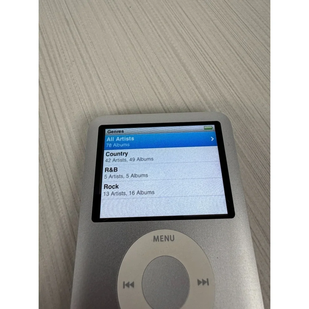 Apple iPod nano 3rd Generation Silver (4 GB)